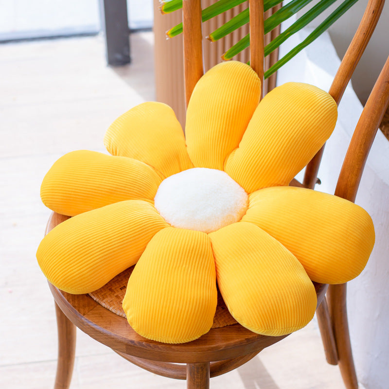 Petal-Style Small Daisy Cushion for Cozy Spaces