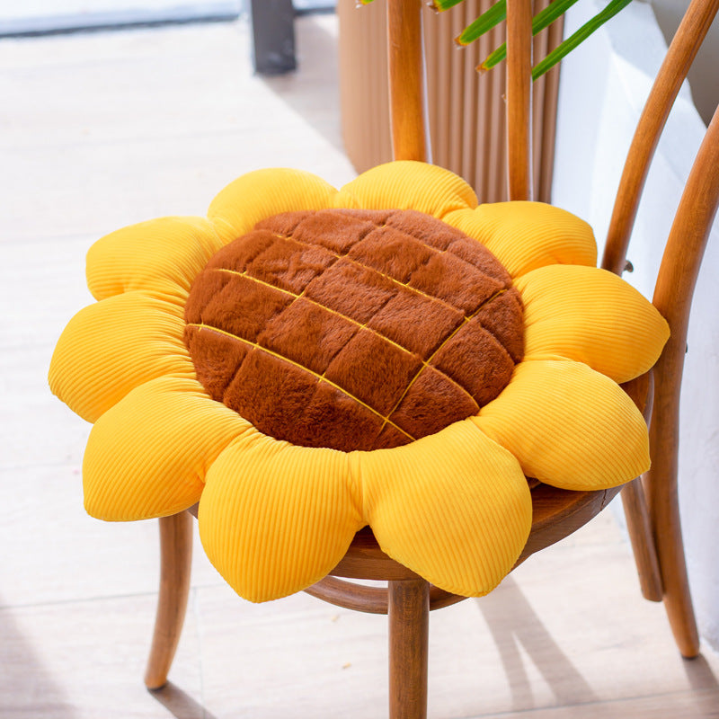 Petal-Style Small Daisy Cushion for Cozy Spaces