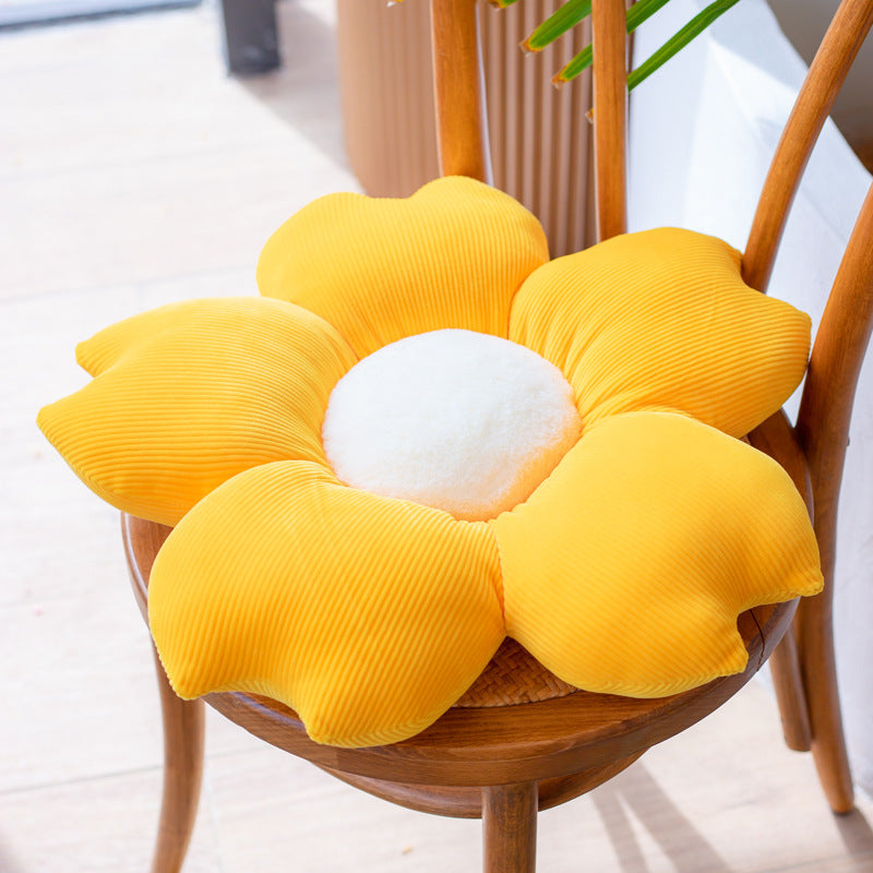 Petal-Style Small Daisy Cushion for Cozy Spaces