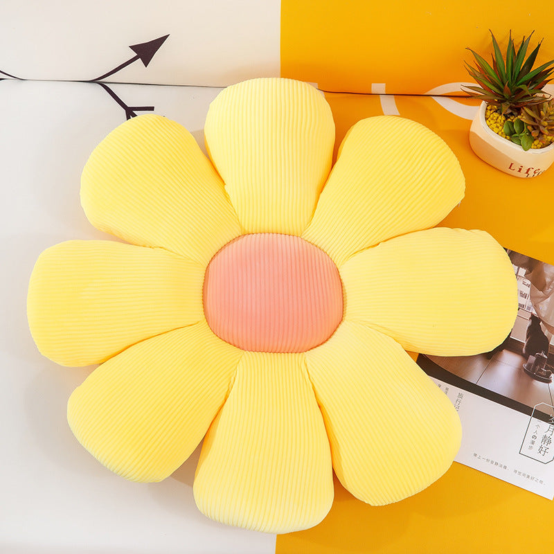 Petal-Style Small Daisy Cushion for Cozy Spaces