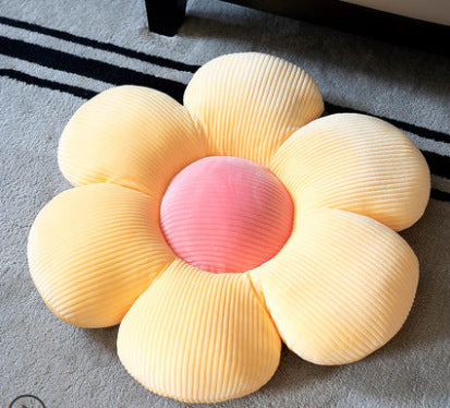 Petal-Style Small Daisy Cushion for Cozy Spaces